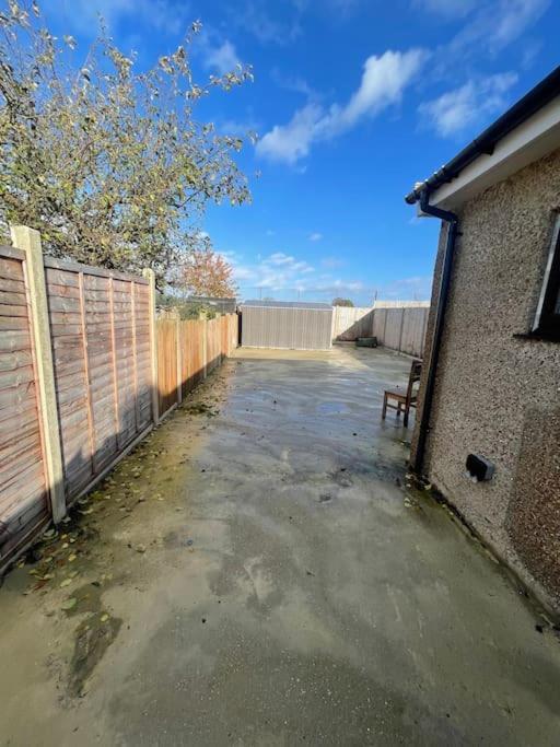 One Bedroom Annex With Private Entrance Morden (Greater London) Exterior foto